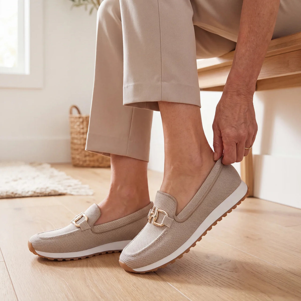 Laura | Comfort Gold Detail Loafer